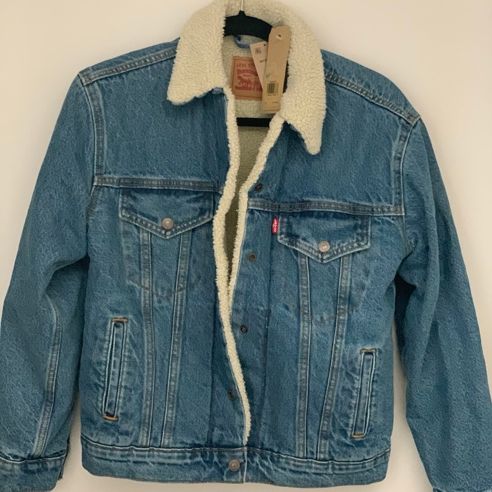 BRAND NEW: Levi Boyfriend Jean Jacket